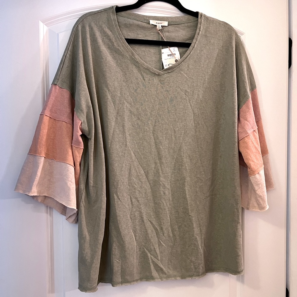 NWT Easel Color Block size M